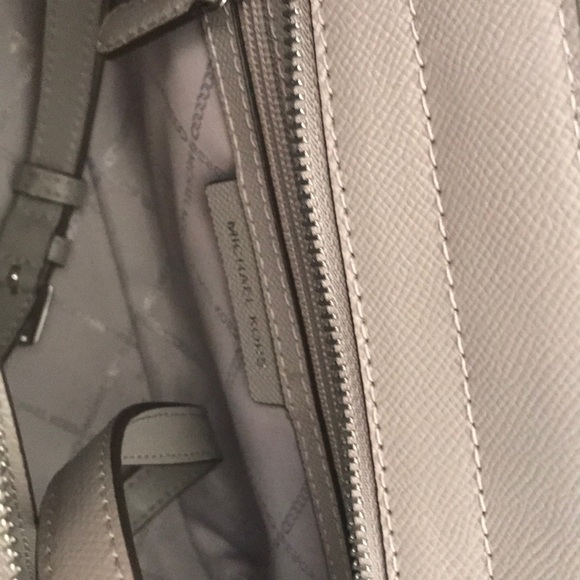 MICHAEL KORS SELMA MEDIUM SATCHEL - Picture 2 of 8